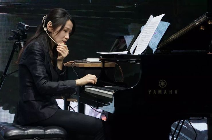 科技推动音乐教育创新，张希教授《古典主义时期钢琴奏鸣曲的演绎》公开课圆满成功